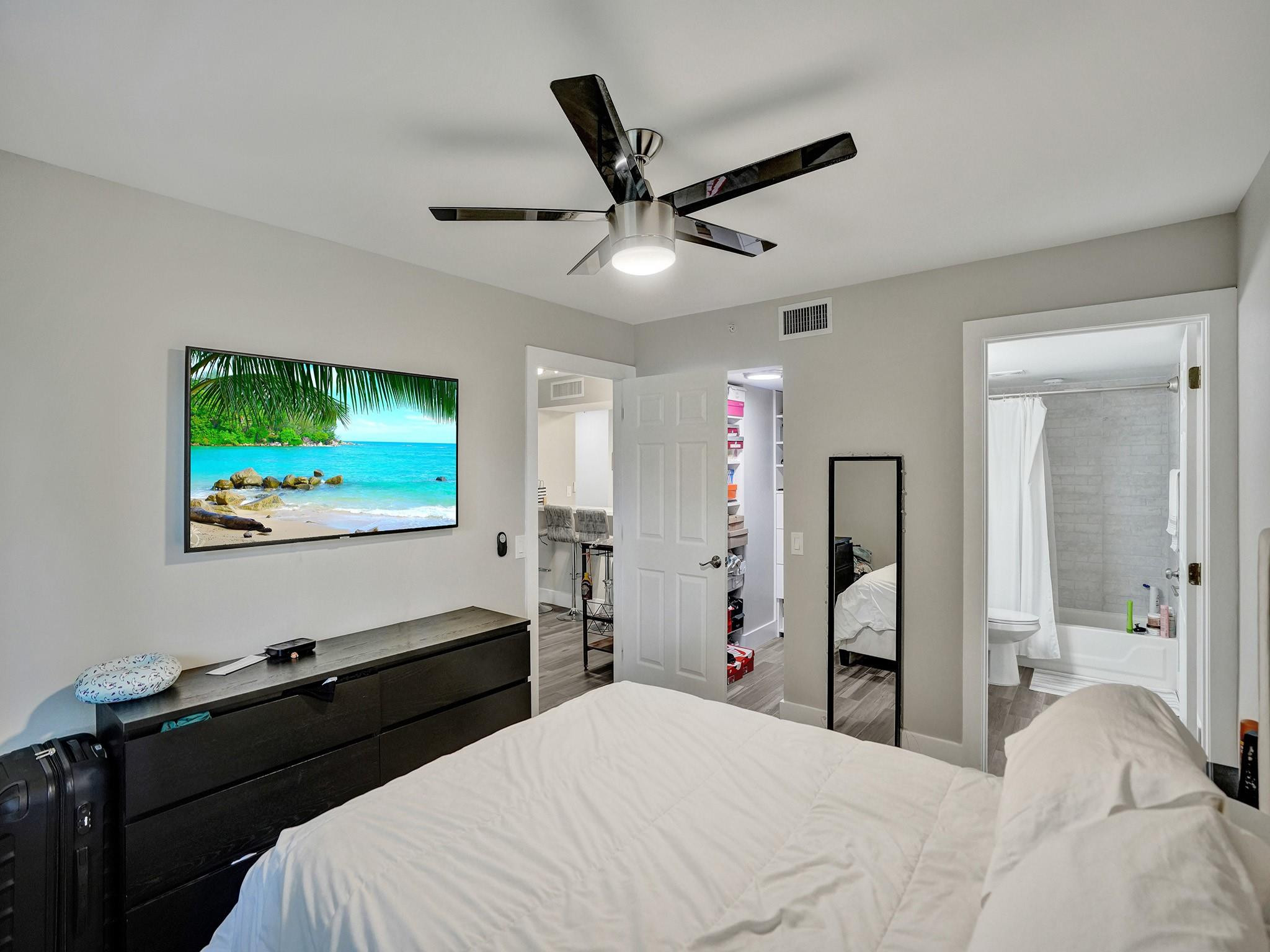 430 S Park Road 202, Hollywood Unit: 202