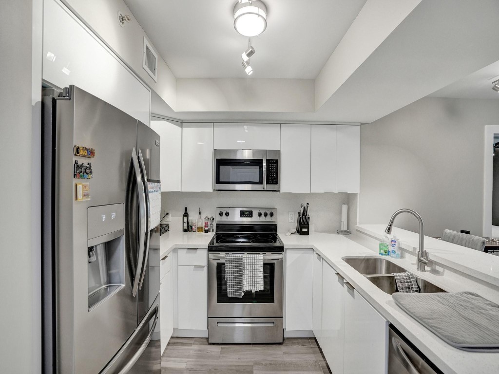 430 S Park Road 202, Hollywood Unit: 202