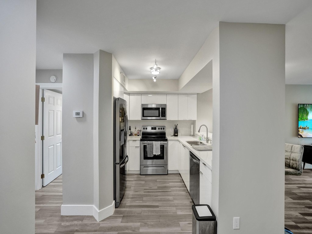 430 S Park Road 202, Hollywood Unit: 202