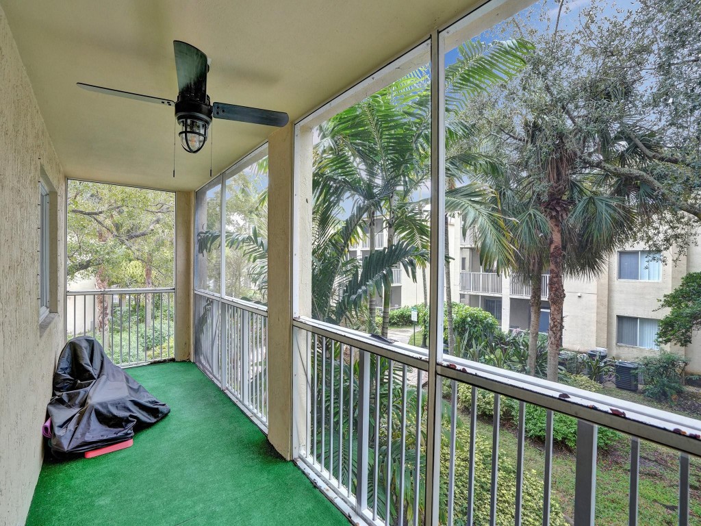 430 S Park Road 202, Hollywood Unit: 202