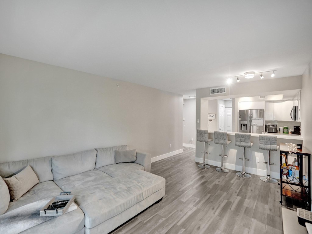 430 S Park Road 202, Hollywood Unit: 202