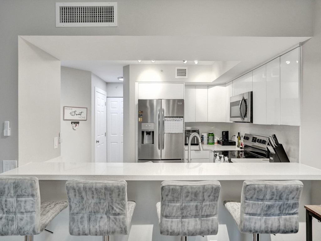 430 S Park Road 202, Hollywood Unit: 202