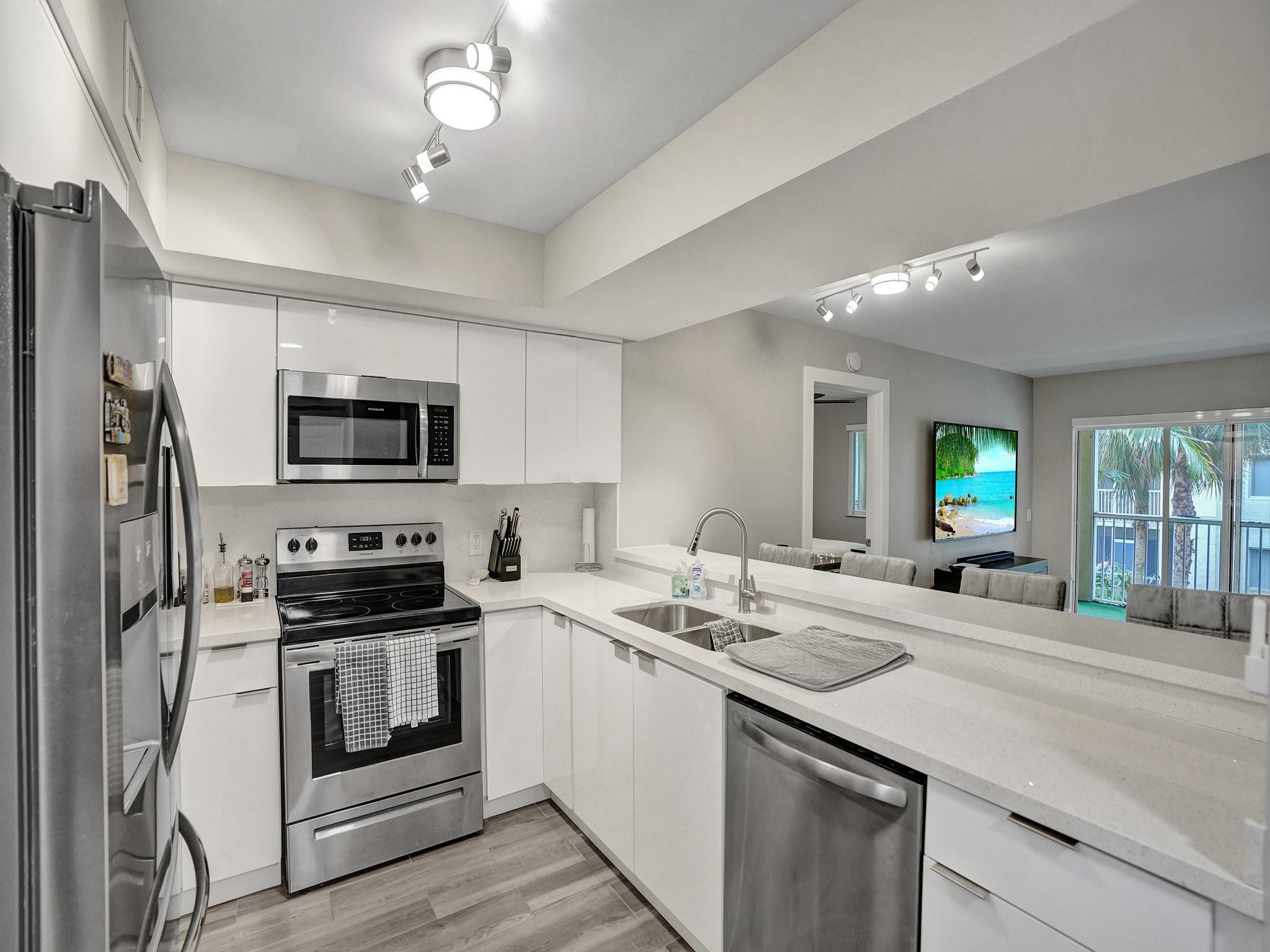 430 S Park Road 202, Hollywood Unit: 202