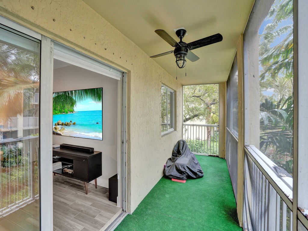 430 S Park Road 202, Hollywood Unit: 202