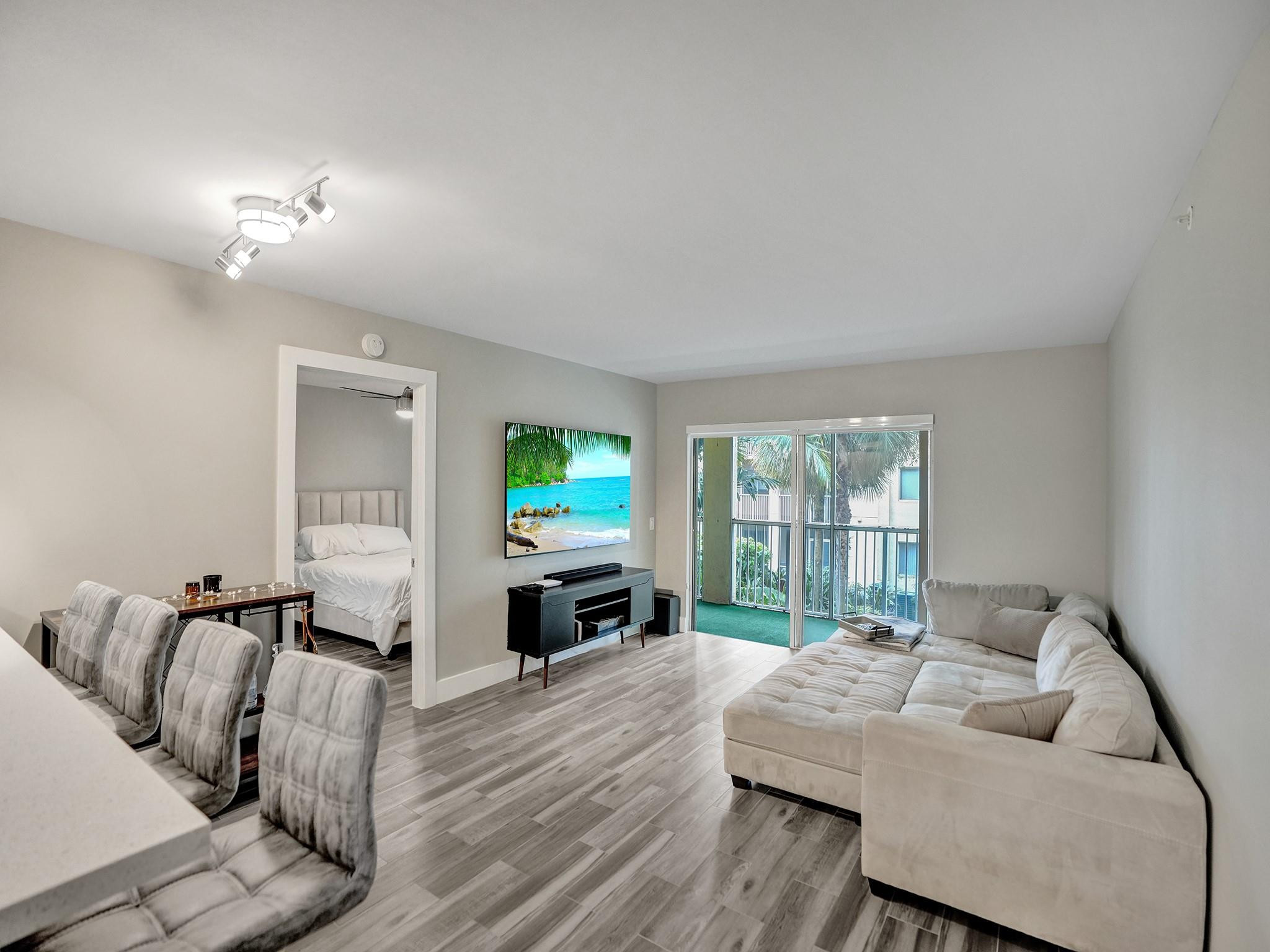 430 S Park Road 202, Hollywood Unit: 202