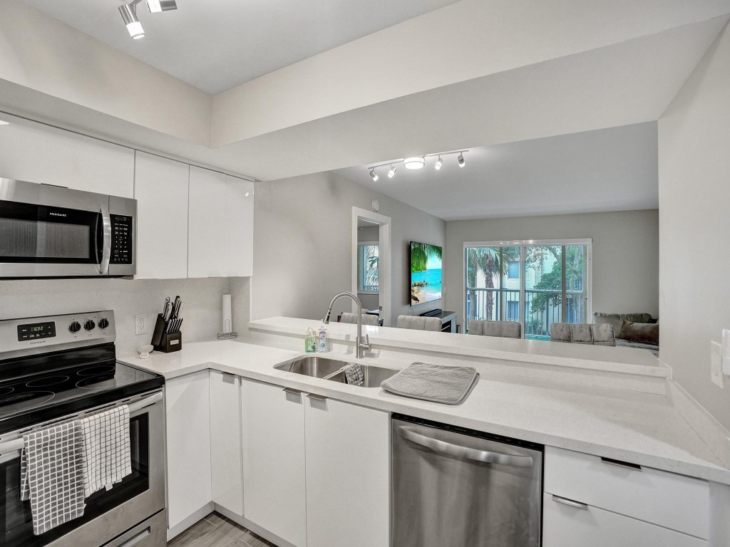 430 S Park Road 202, Hollywood Unit: 202