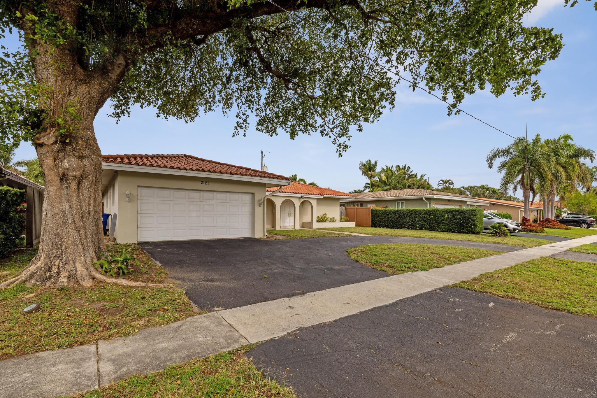2121 NE 62nd Ct