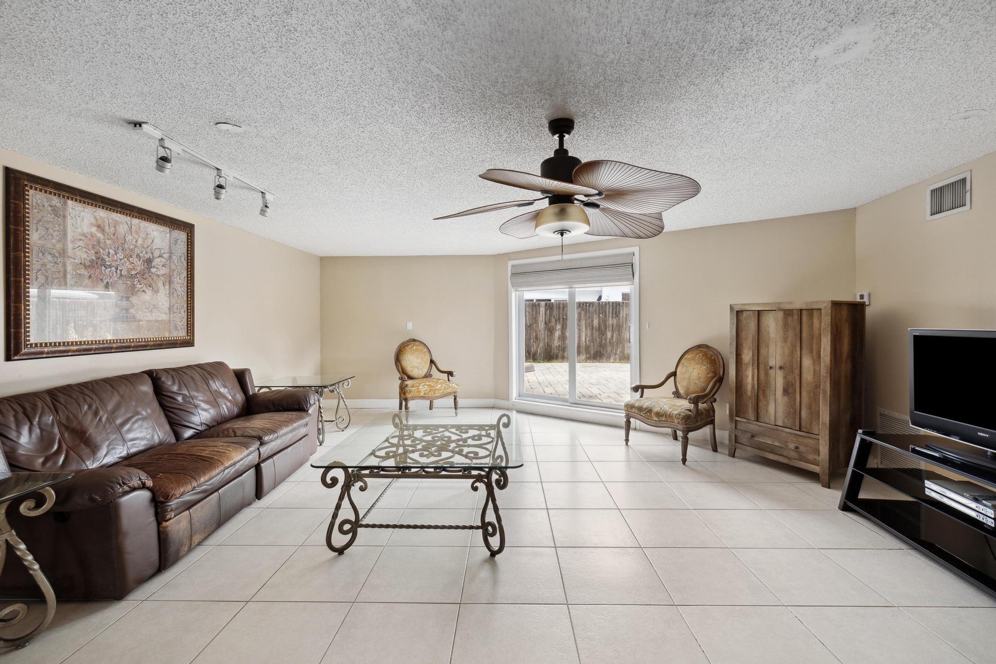 2121 NE 62nd Ct