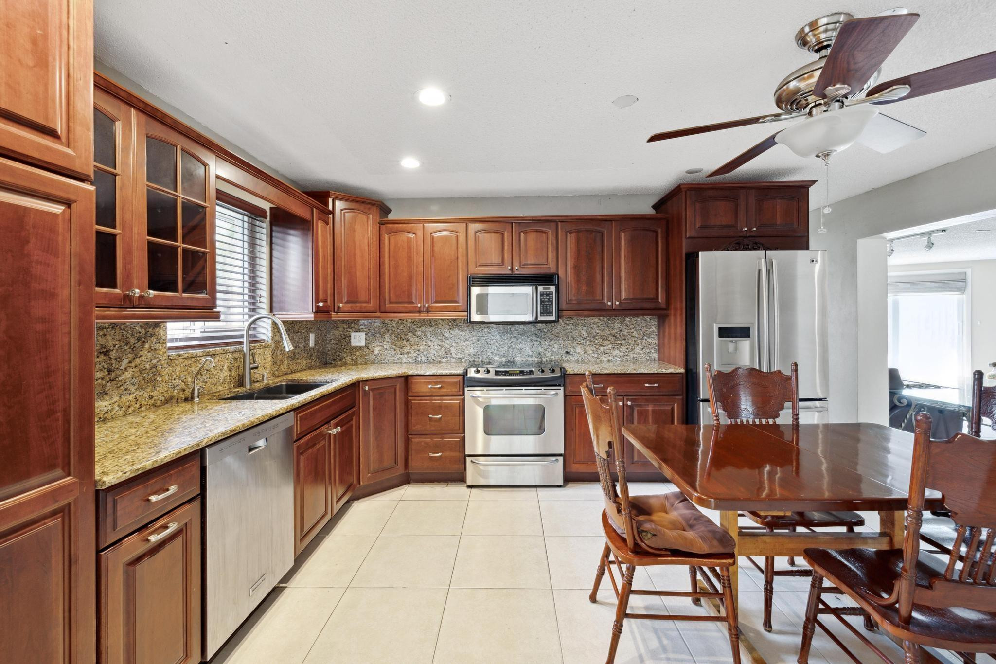 2121 NE 62nd Ct