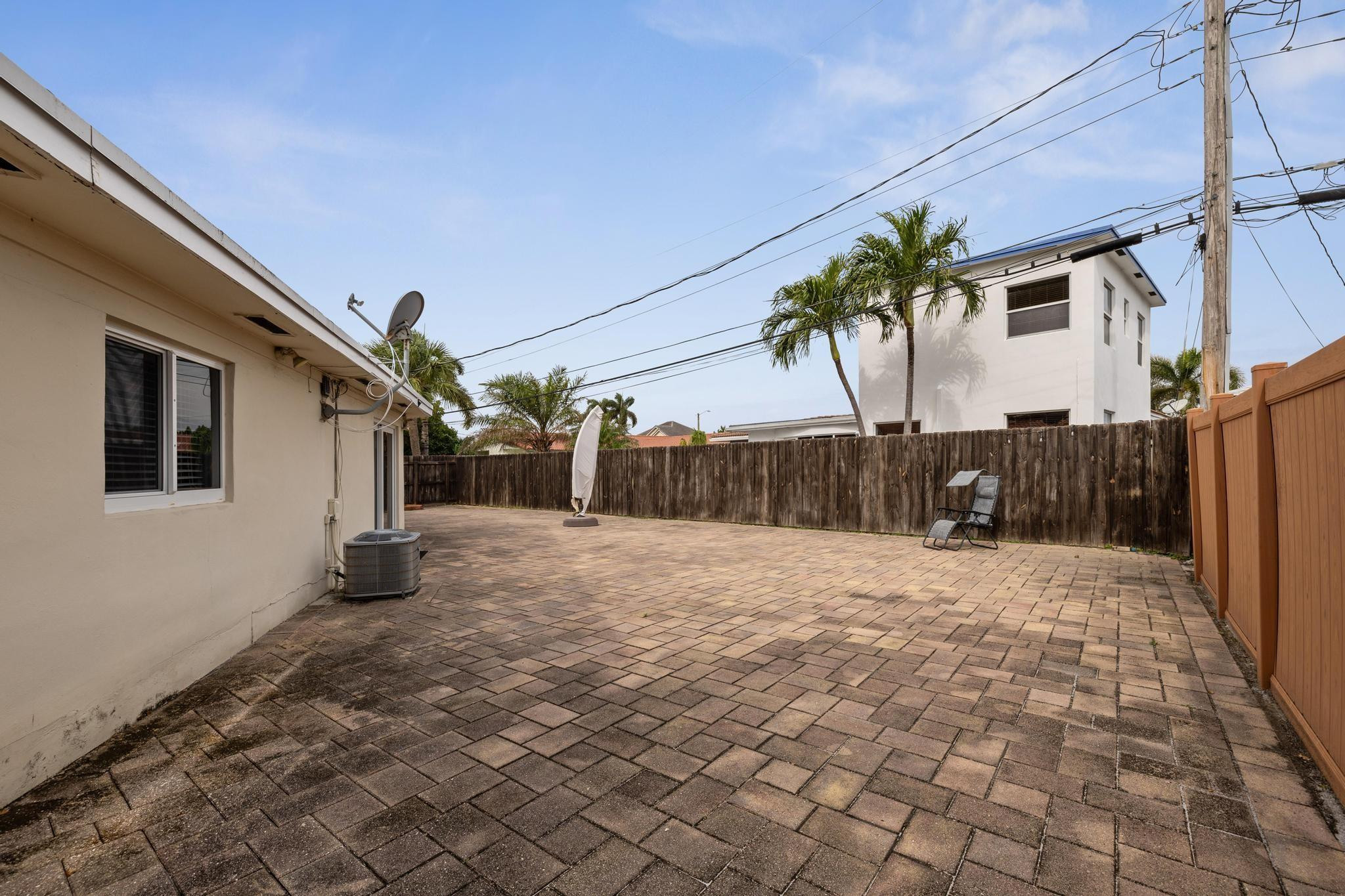 2121 NE 62nd Ct