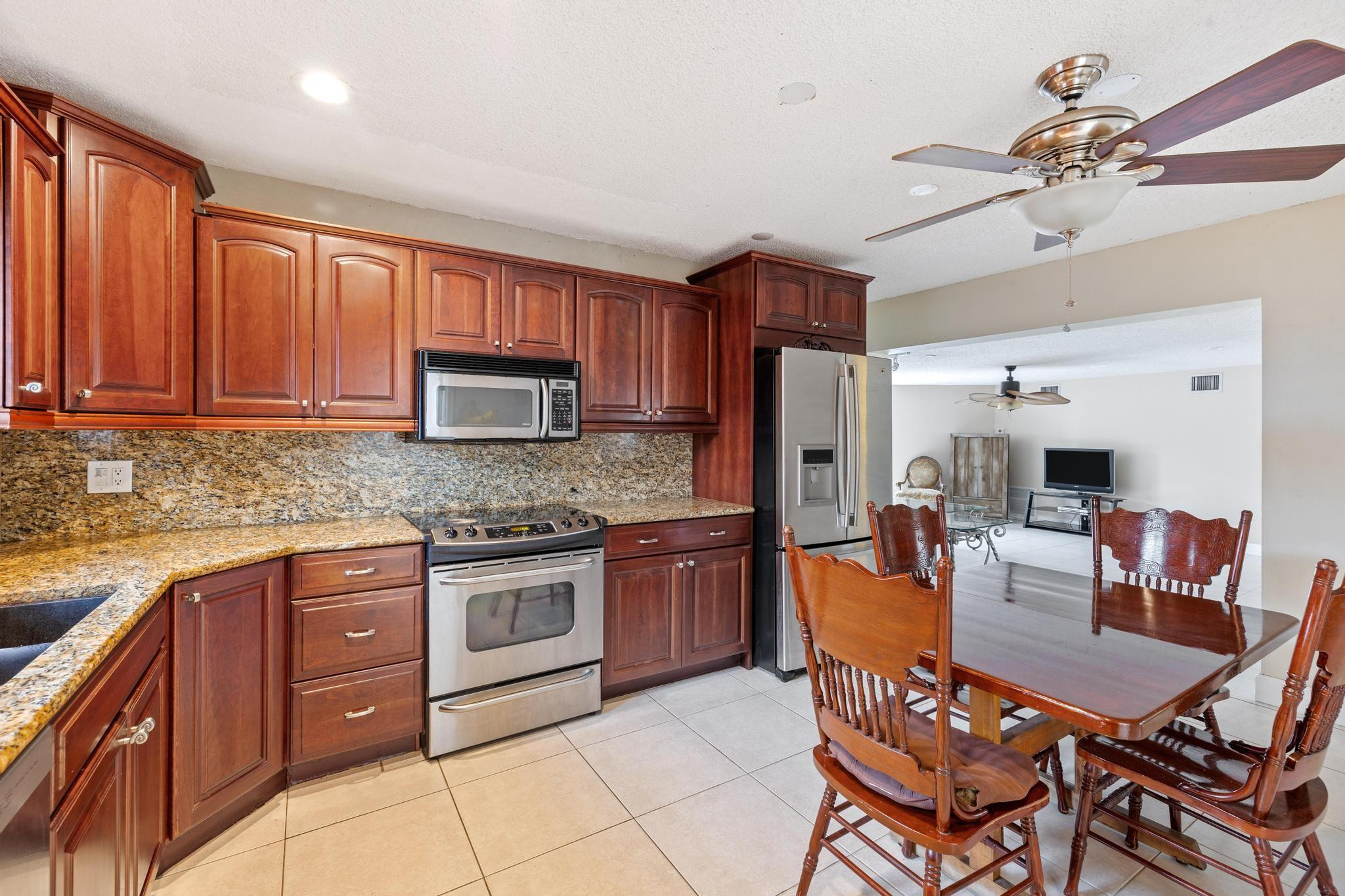 2121 NE 62nd Ct