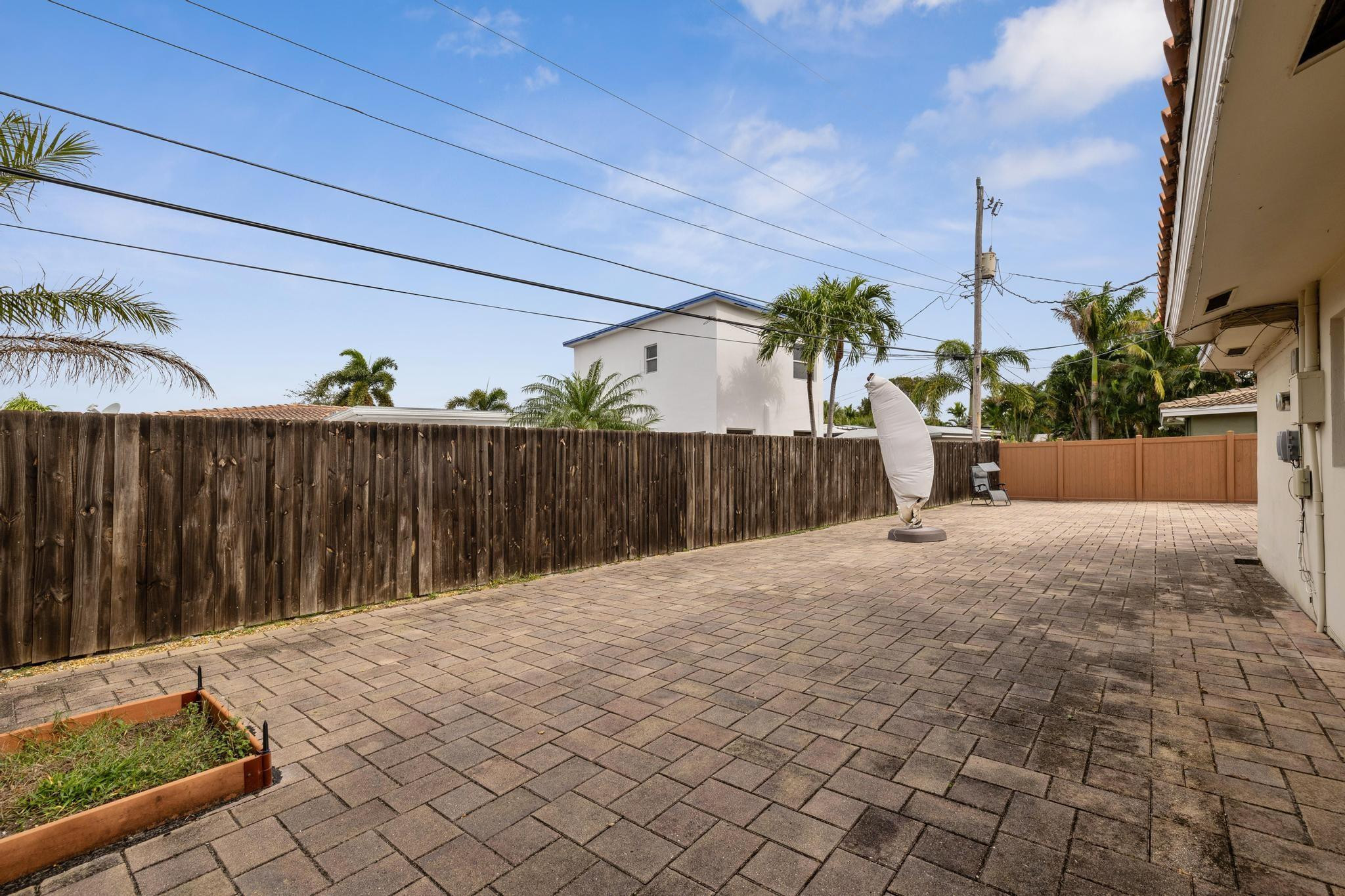 2121 NE 62nd Ct