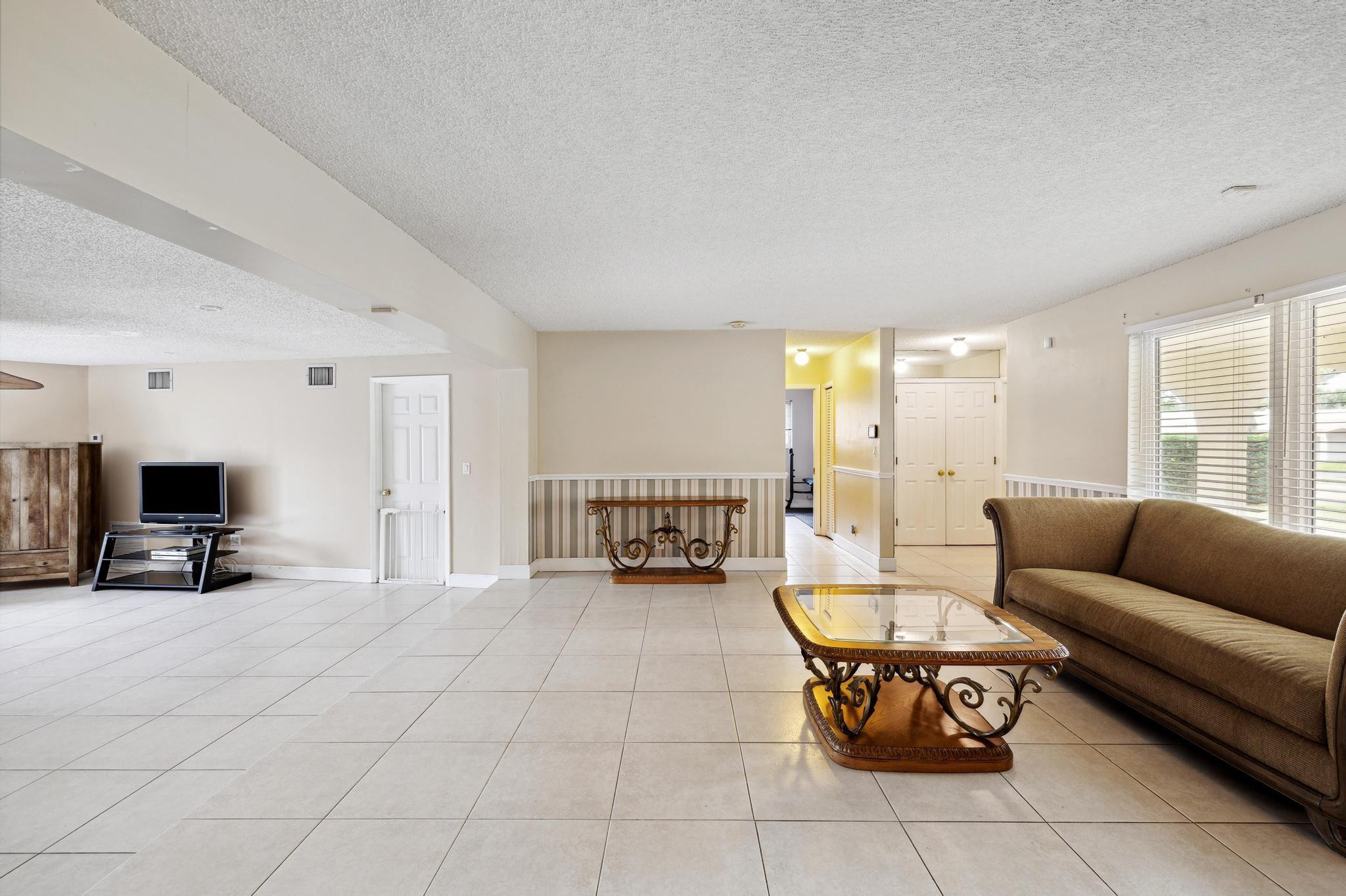 2121 NE 62nd Ct