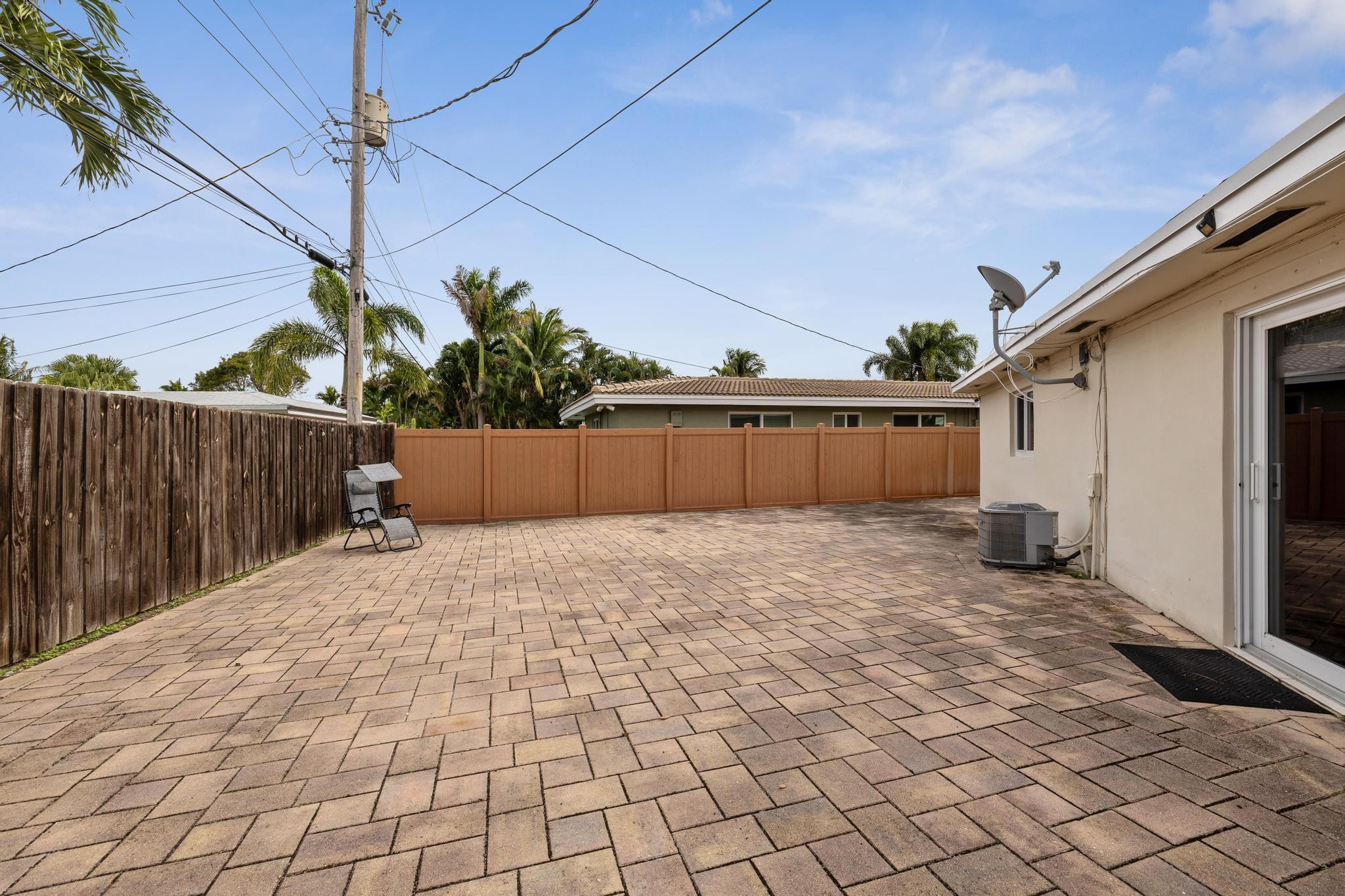 2121 NE 62nd Ct