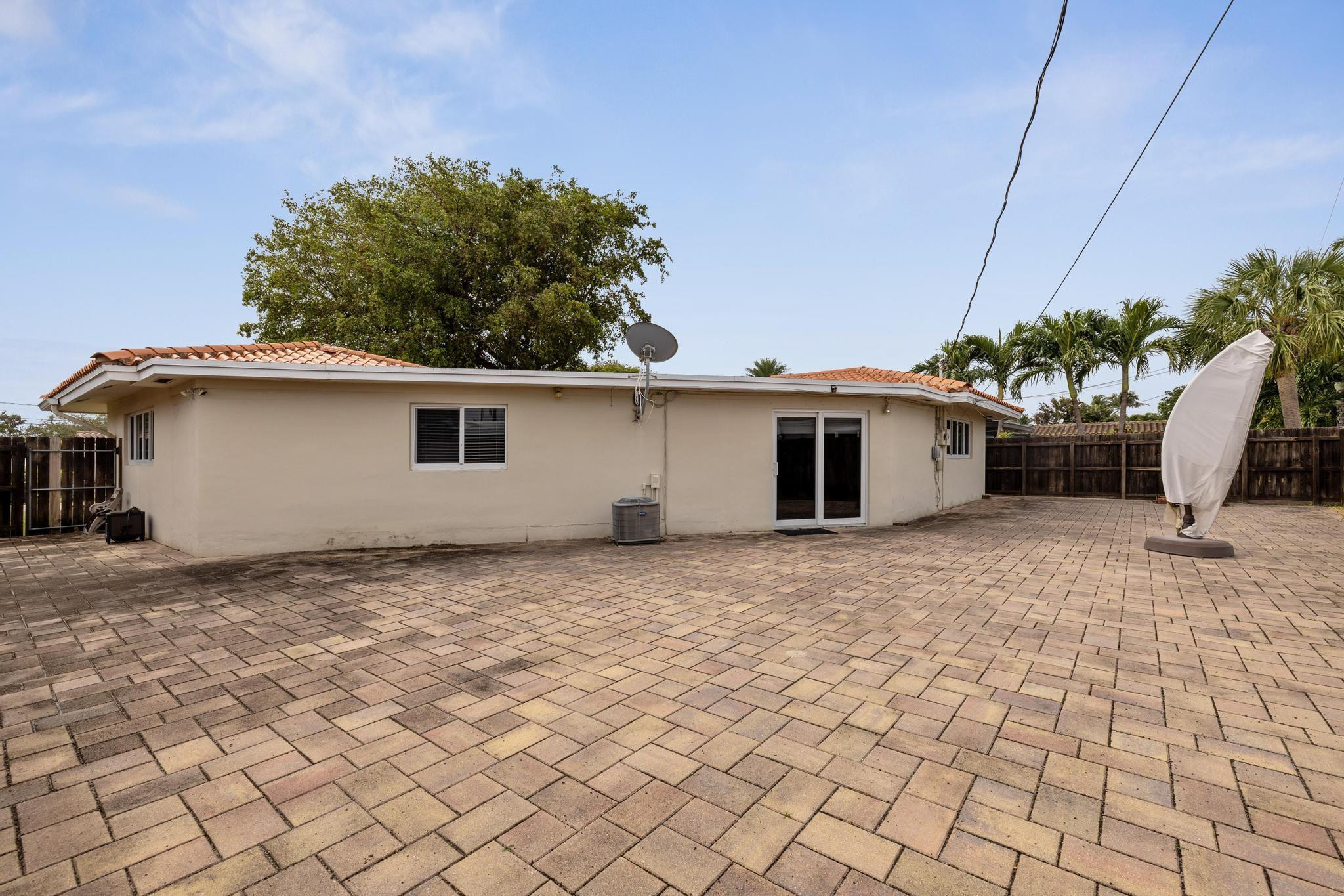 2121 NE 62nd Ct
