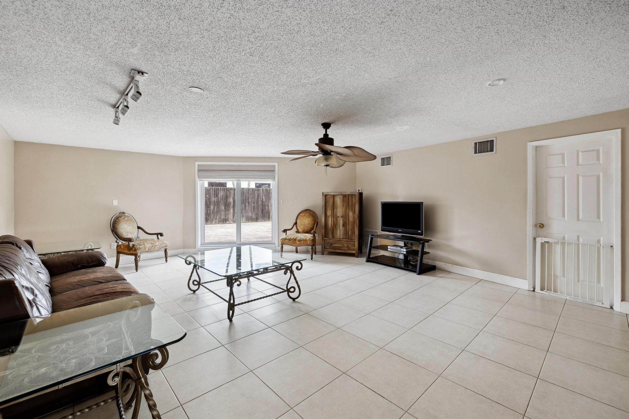 2121 NE 62nd Ct