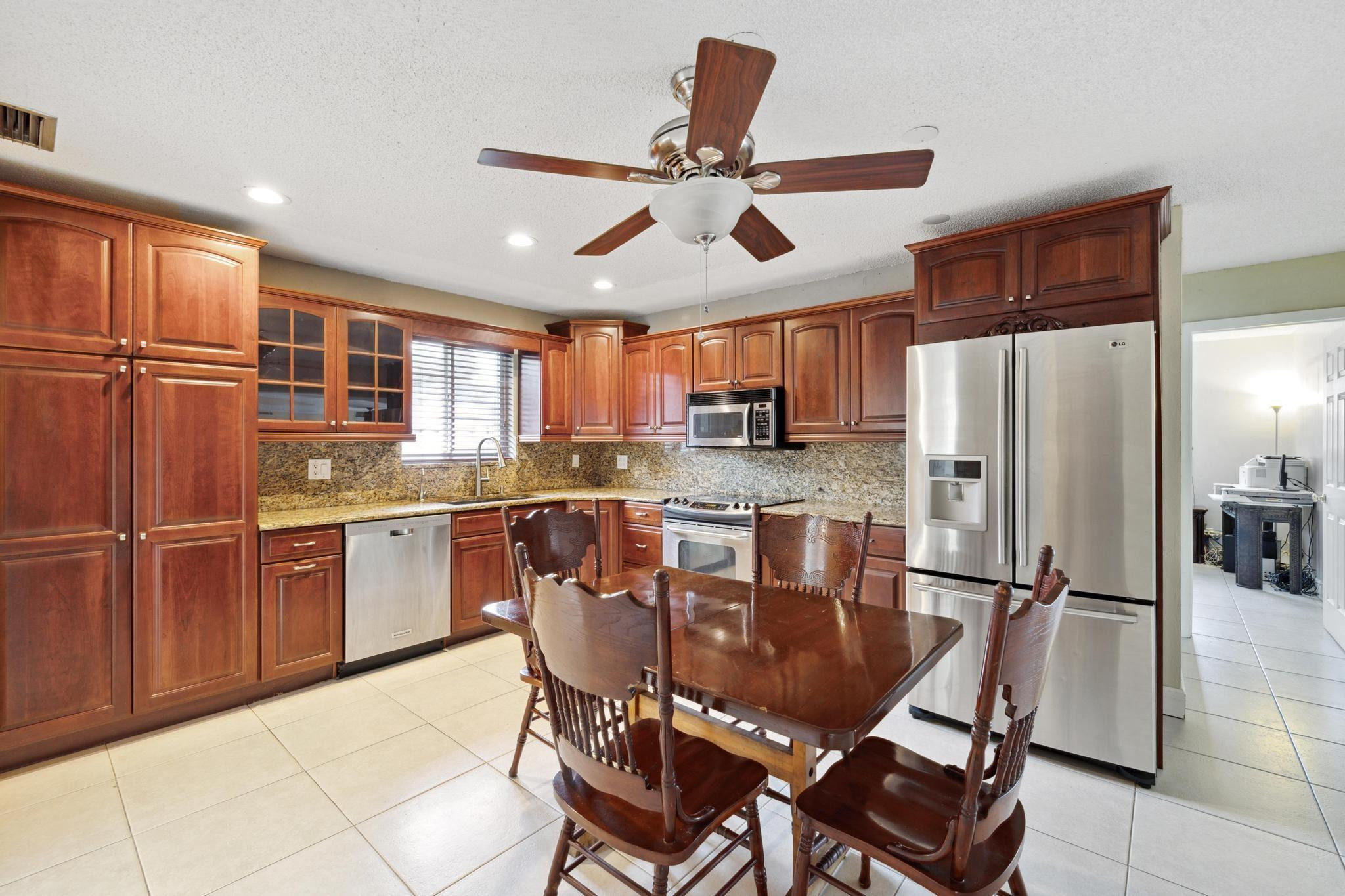 2121 NE 62nd Ct