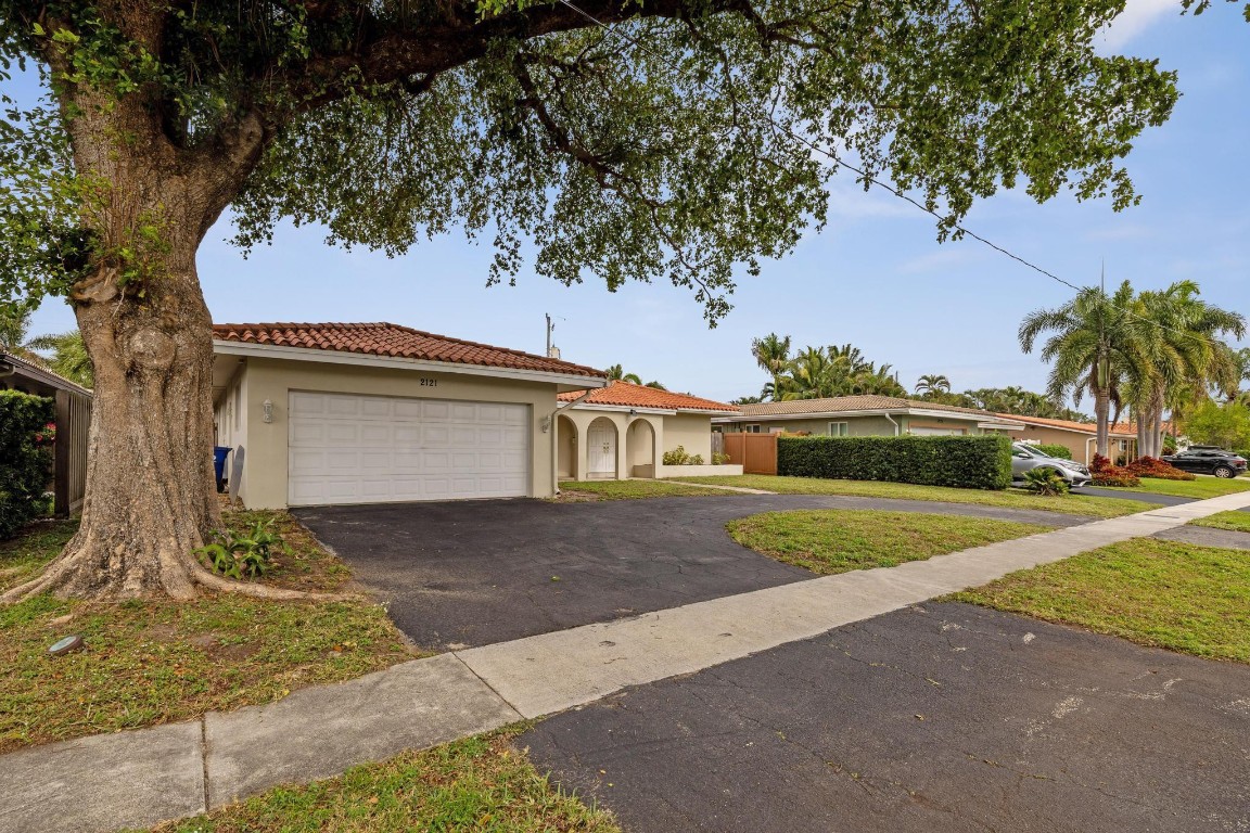 2121 NE 62nd Ct