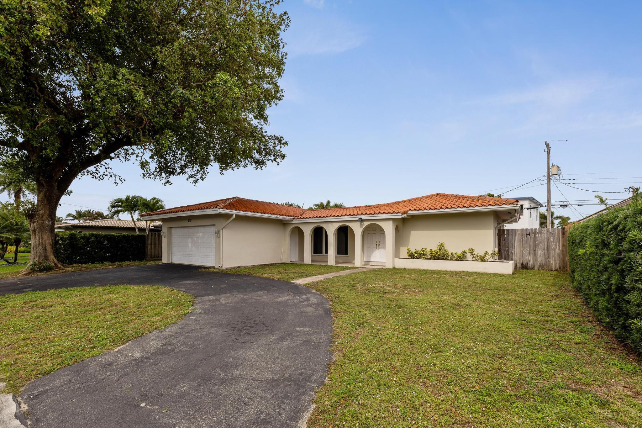 2121 NE 62nd Ct