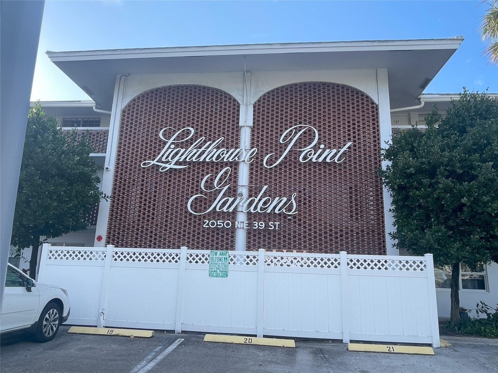 2050 NE 39th St Unit: 113N