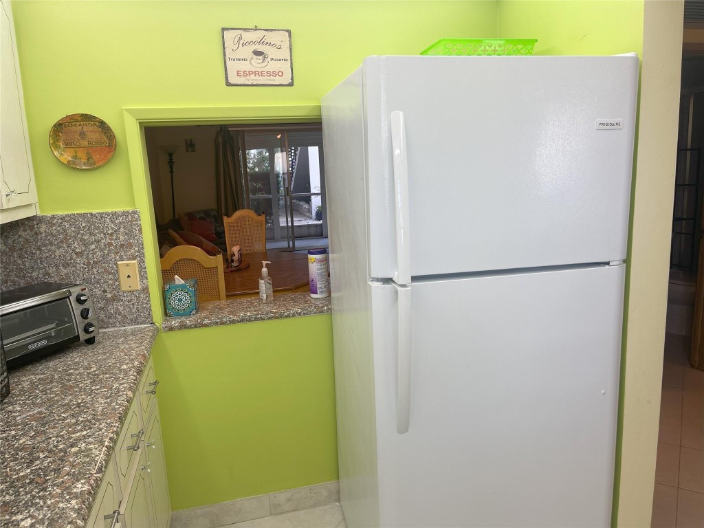 2050 NE 39th St Unit: 113N