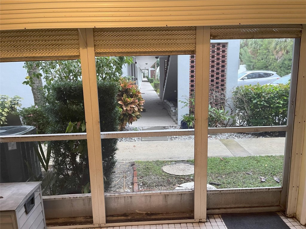 2050 NE 39th St Unit: 113N