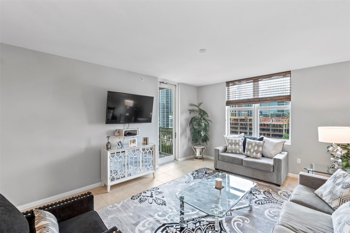 511 SE 5 Ave Unit: 923