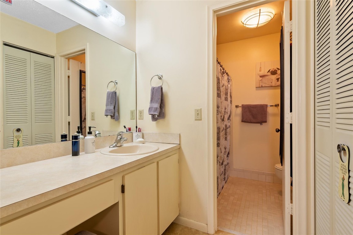 3086 S Oakland Forest Dr Unit: 1203