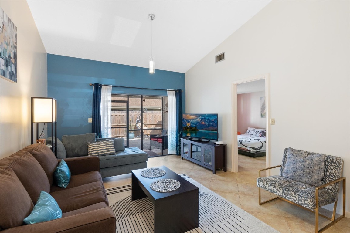 3086 S Oakland Forest Dr Unit: 1203