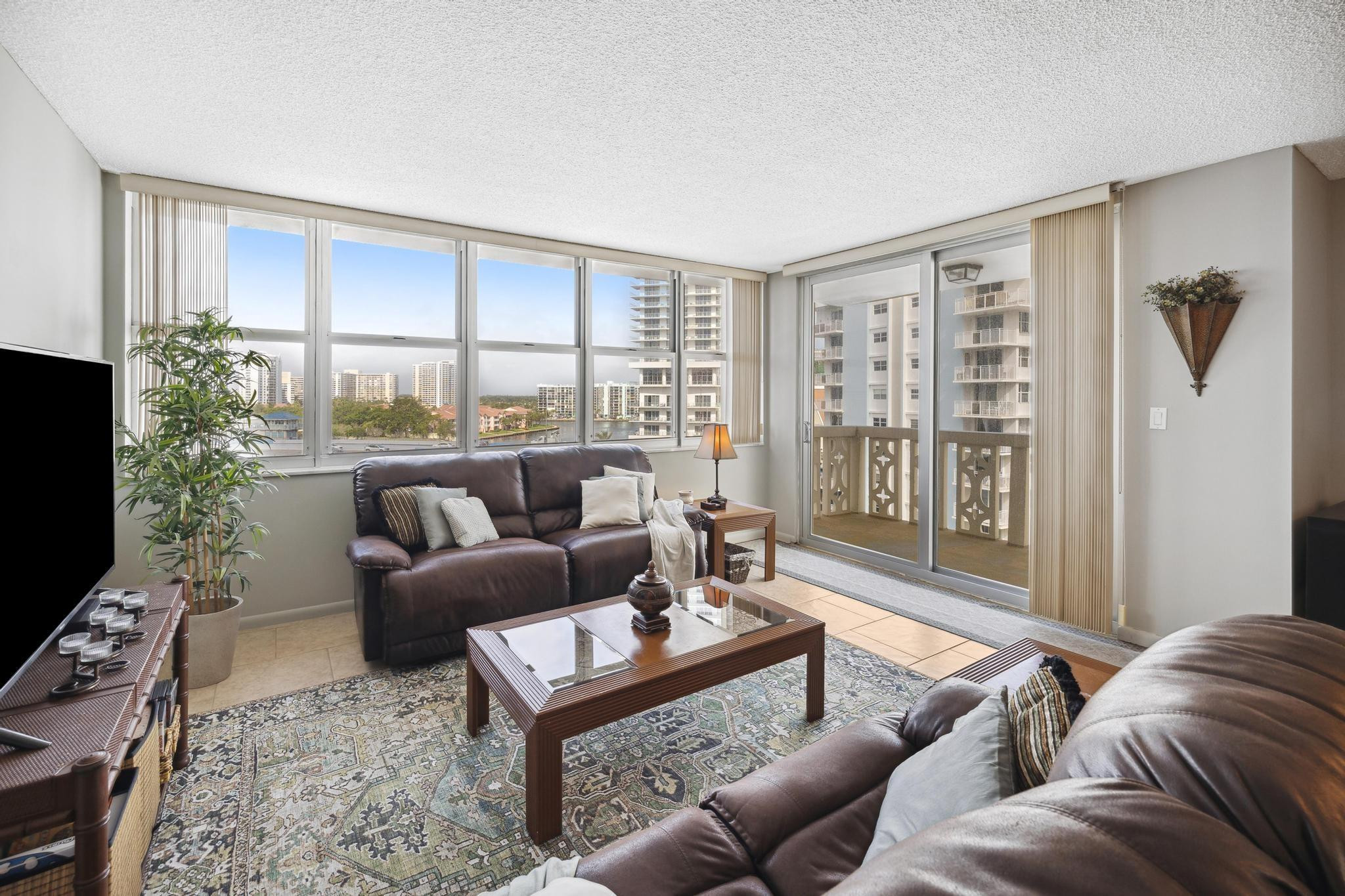 1817 S Ocean Dr Unit: 815
