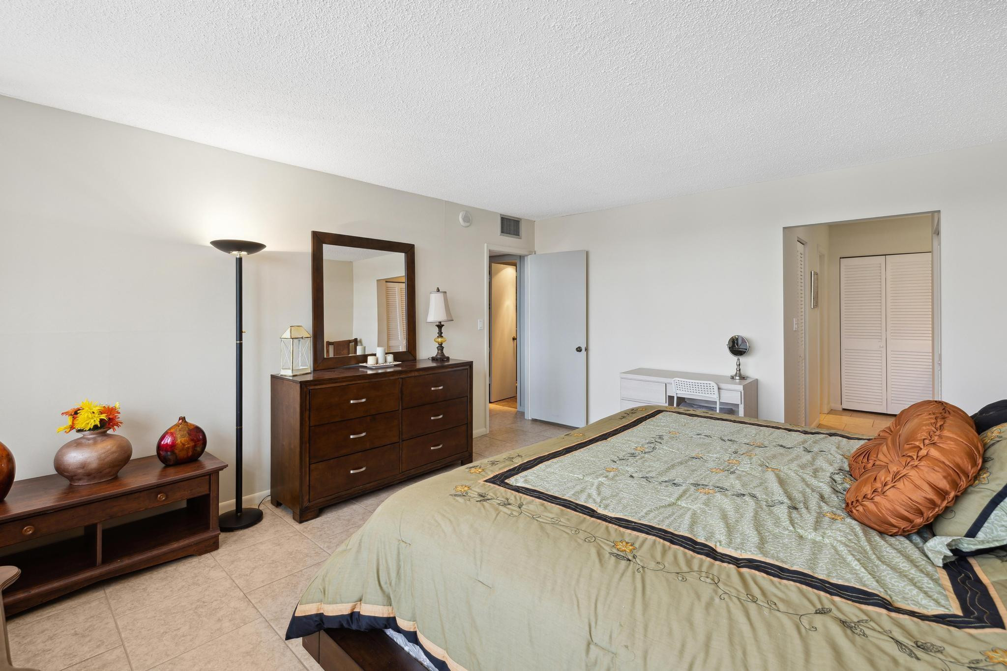 1817 S Ocean Dr Unit: 815