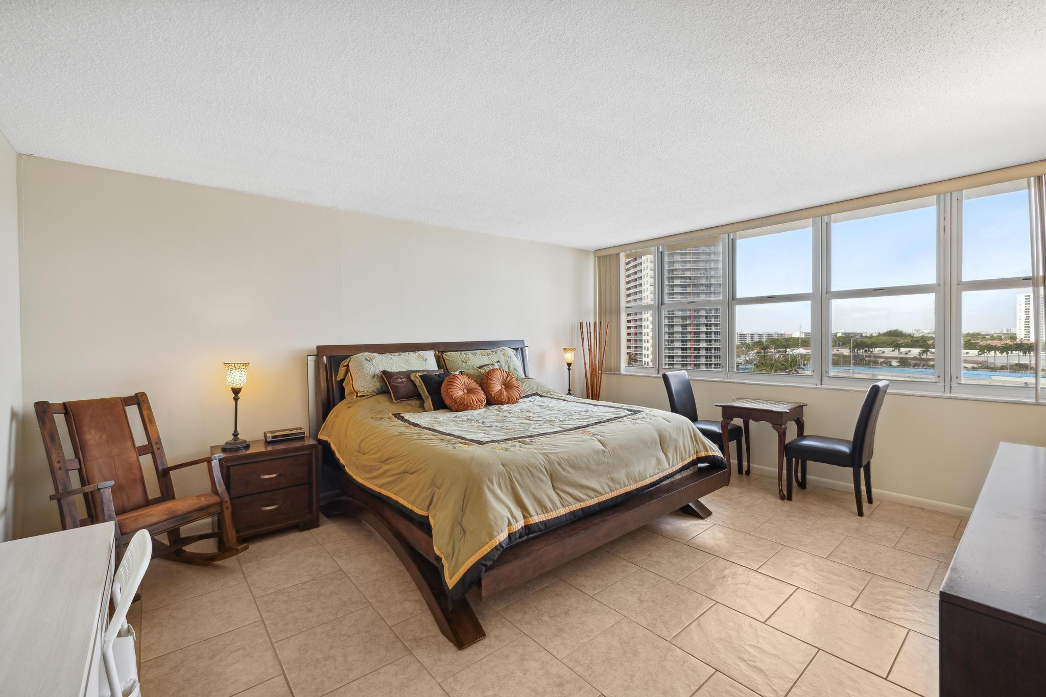 1817 S Ocean Dr Unit: 815