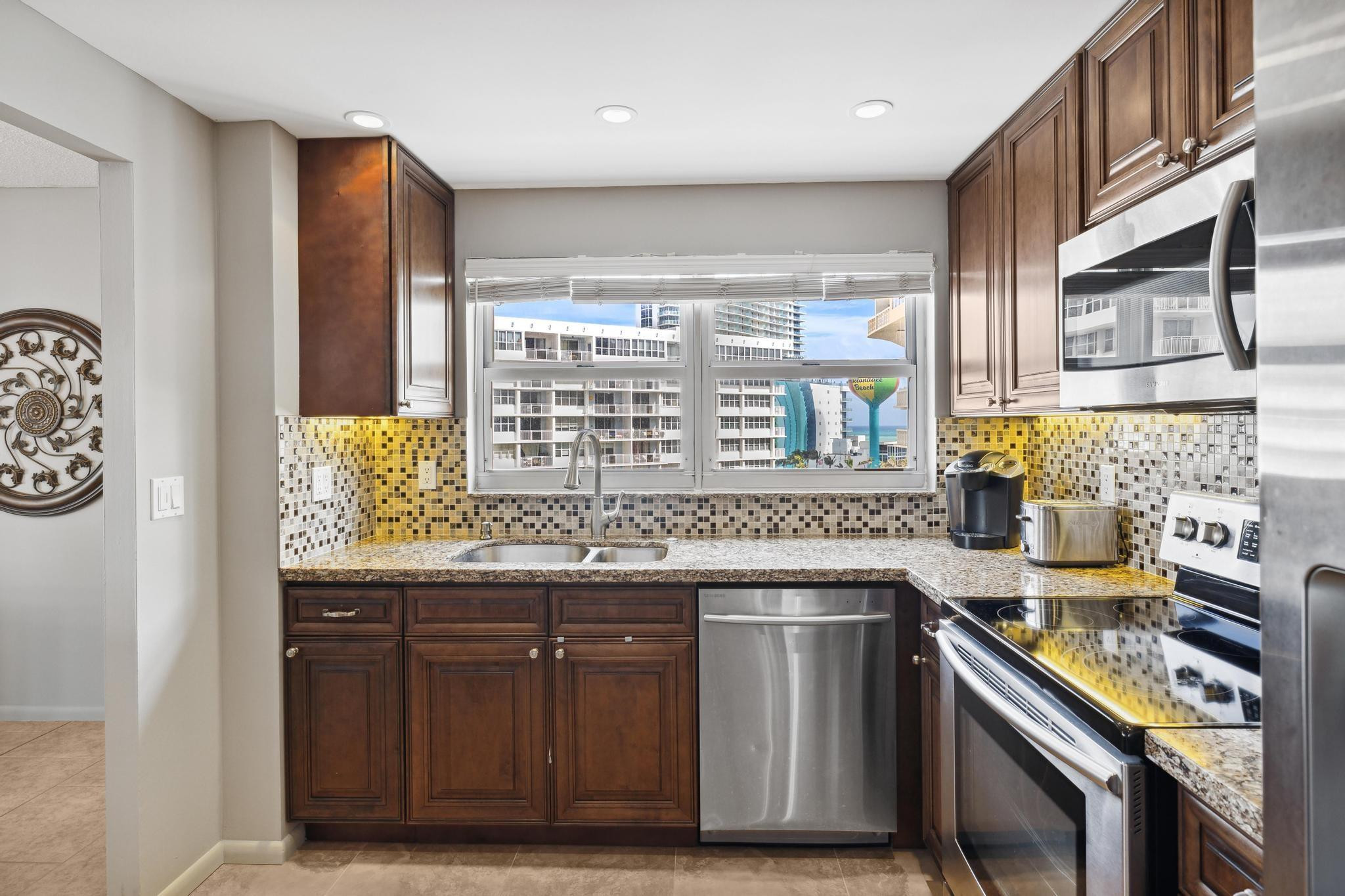 1817 S Ocean Dr Unit: 815