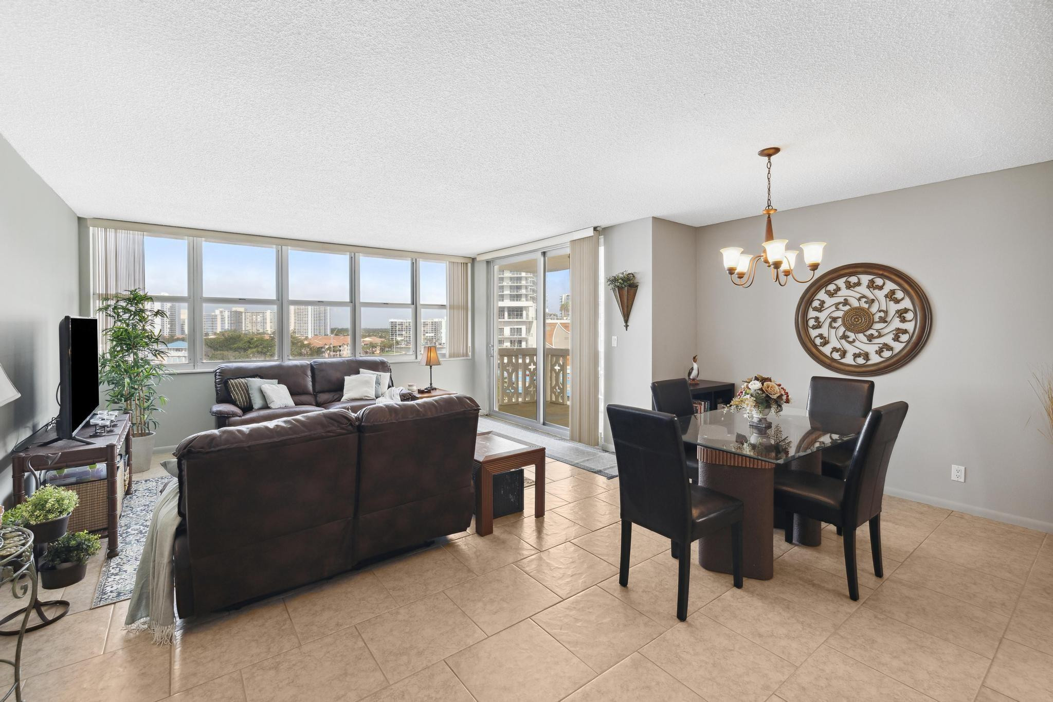 1817 S Ocean Dr Unit: 815