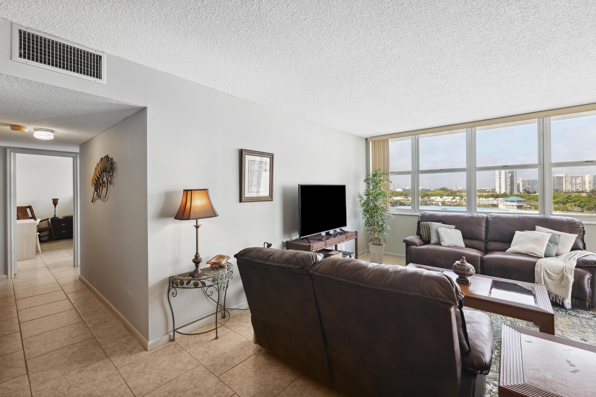 1817 S Ocean Dr Unit: 815
