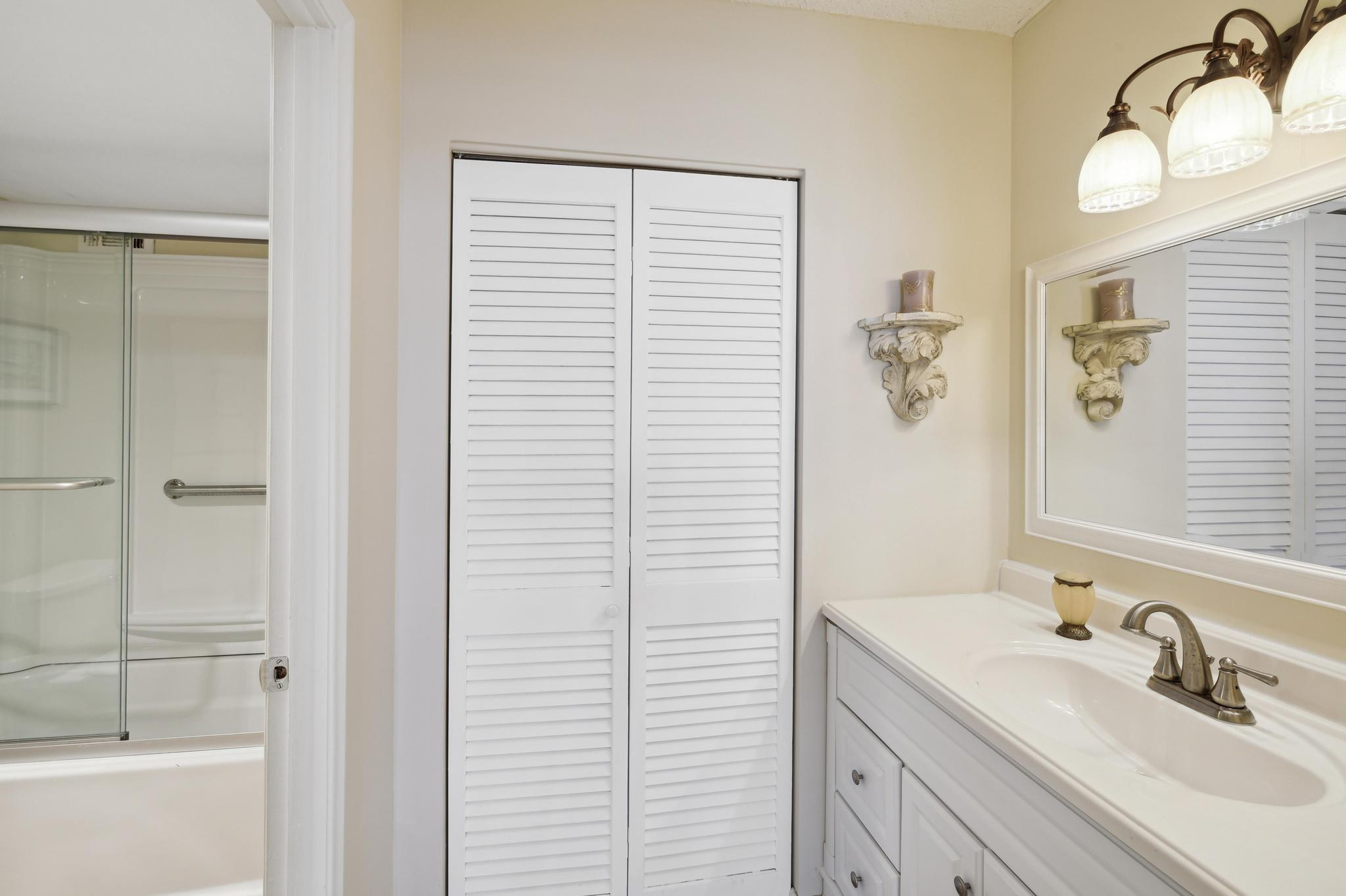 1817 S Ocean Dr Unit: 815