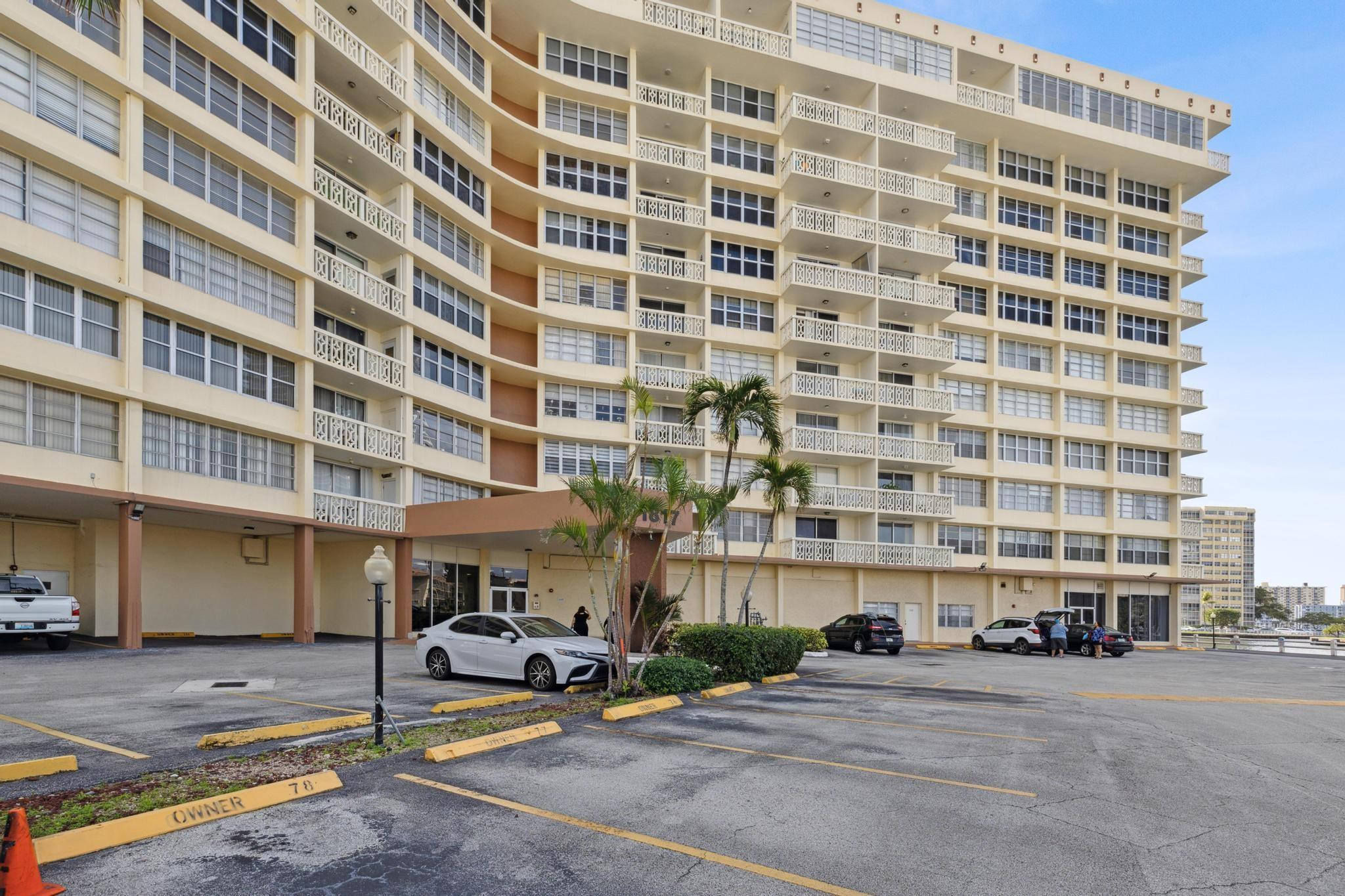 1817 S Ocean Dr Unit: 815