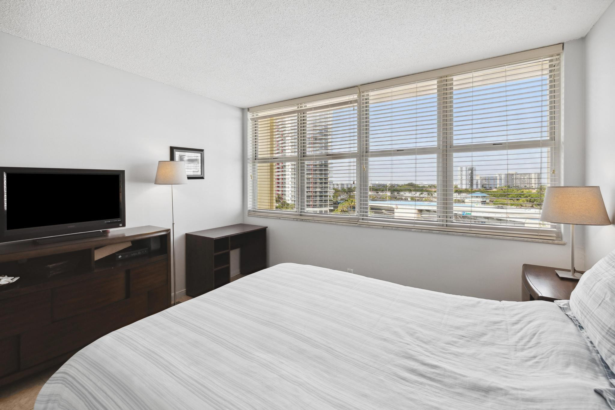 1817 S Ocean Dr Unit: 815
