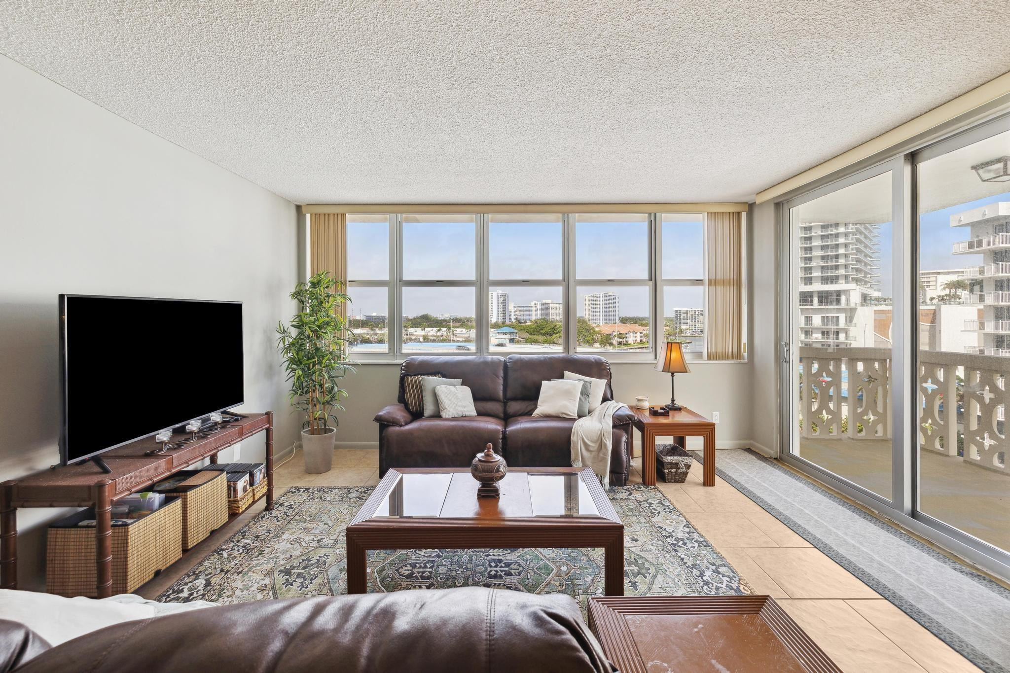 1817 S Ocean Dr Unit: 815