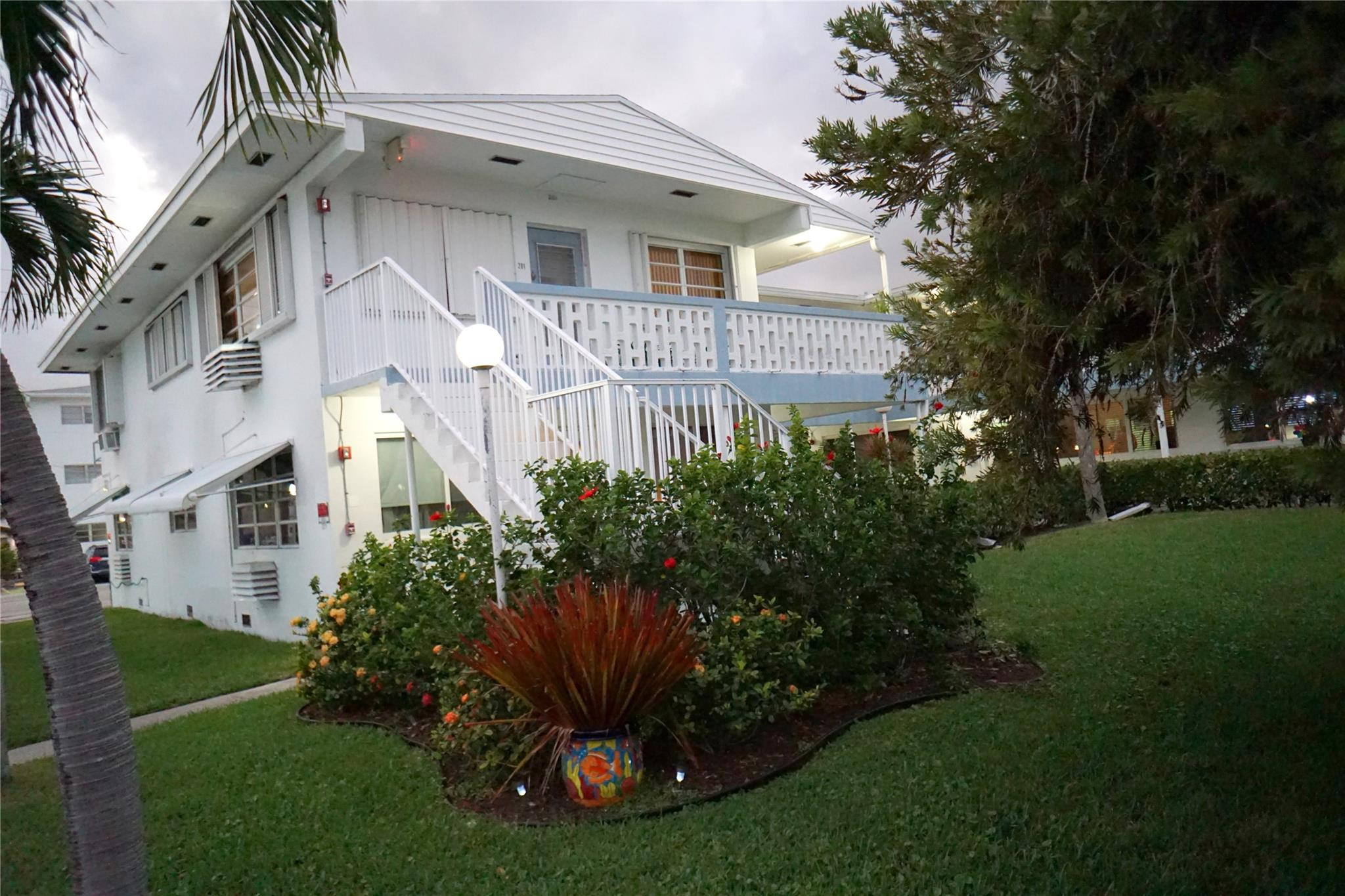 801 Atlantic Shores Boulevard 202, Hallandale Beach Unit: 202