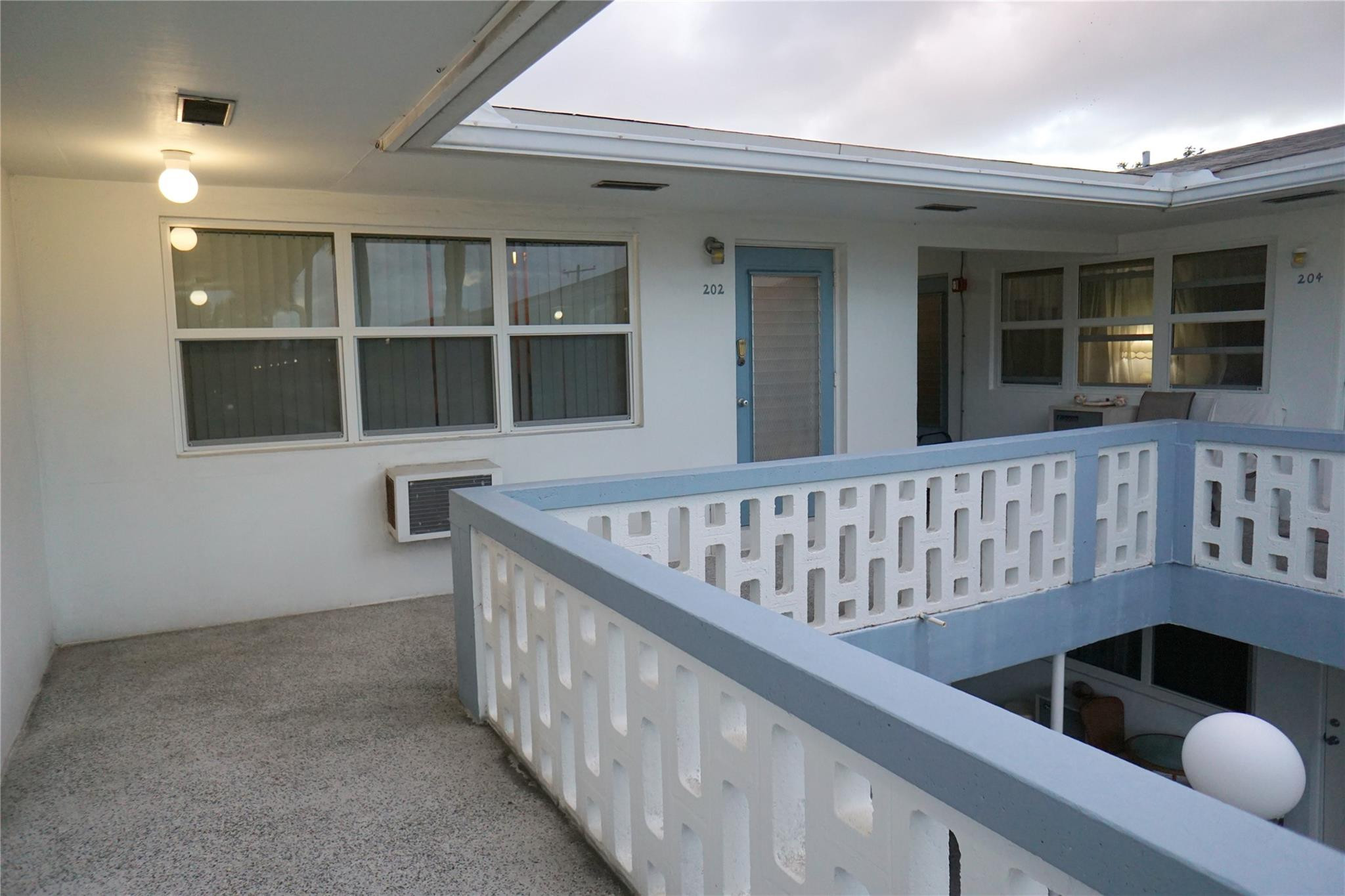 801 Atlantic Shores Boulevard 202, Hallandale Beach Unit: 202