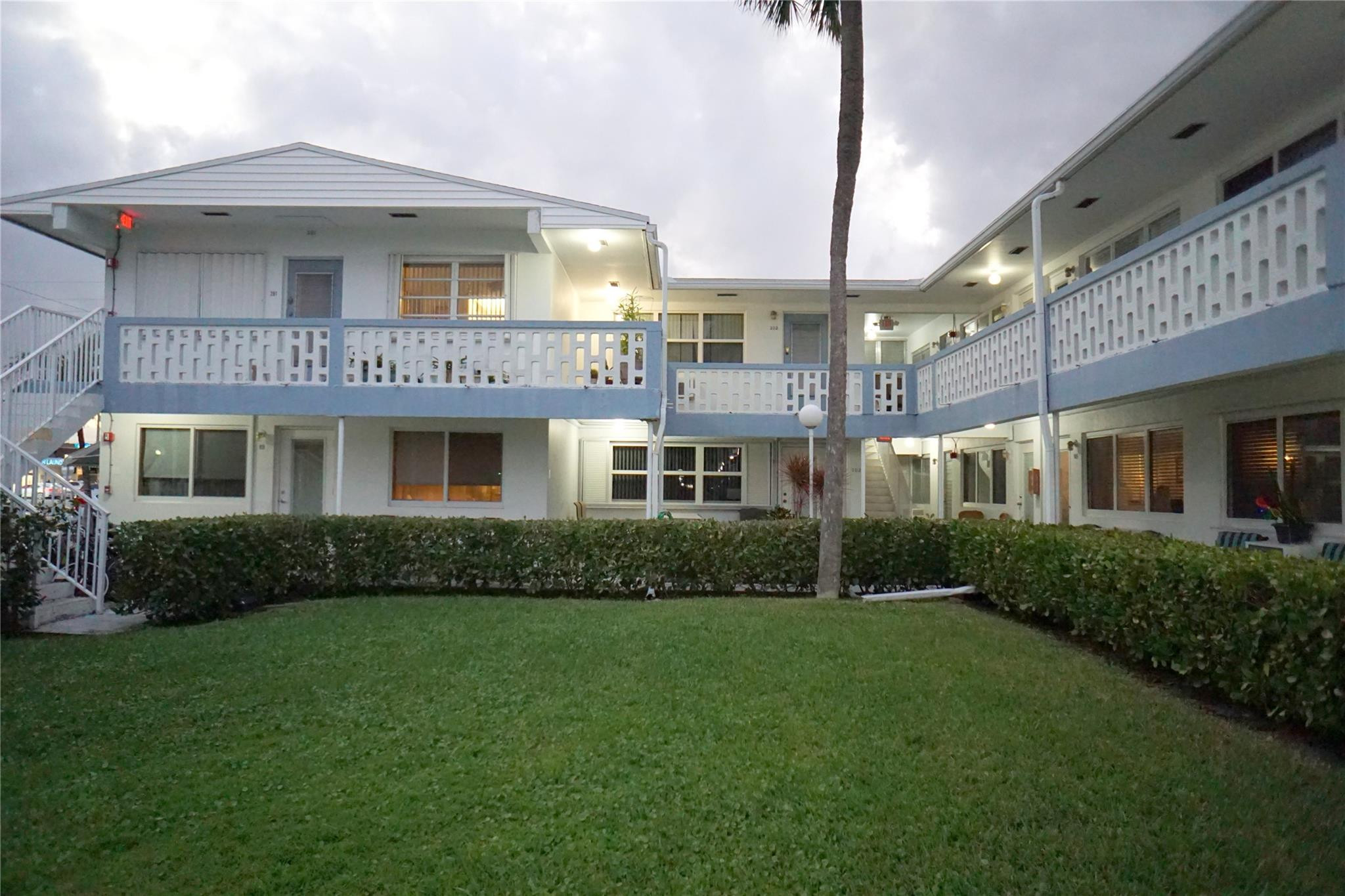 801 Atlantic Shores Boulevard 202, Hallandale Beach Unit: 202