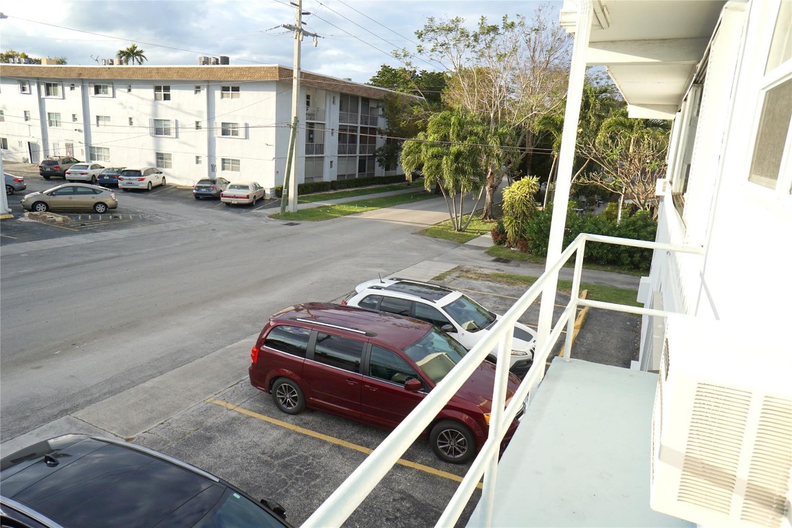 801 Atlantic Shores Boulevard 202, Hallandale Beach Unit: 202