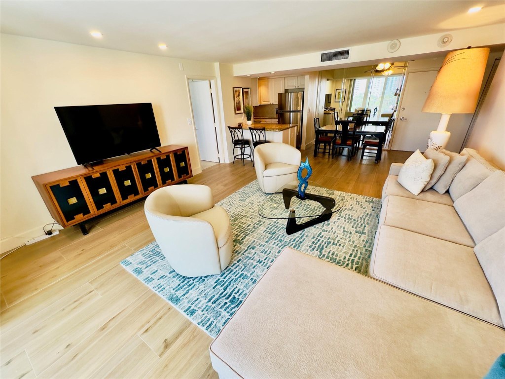 1 Las Olas Circle 513