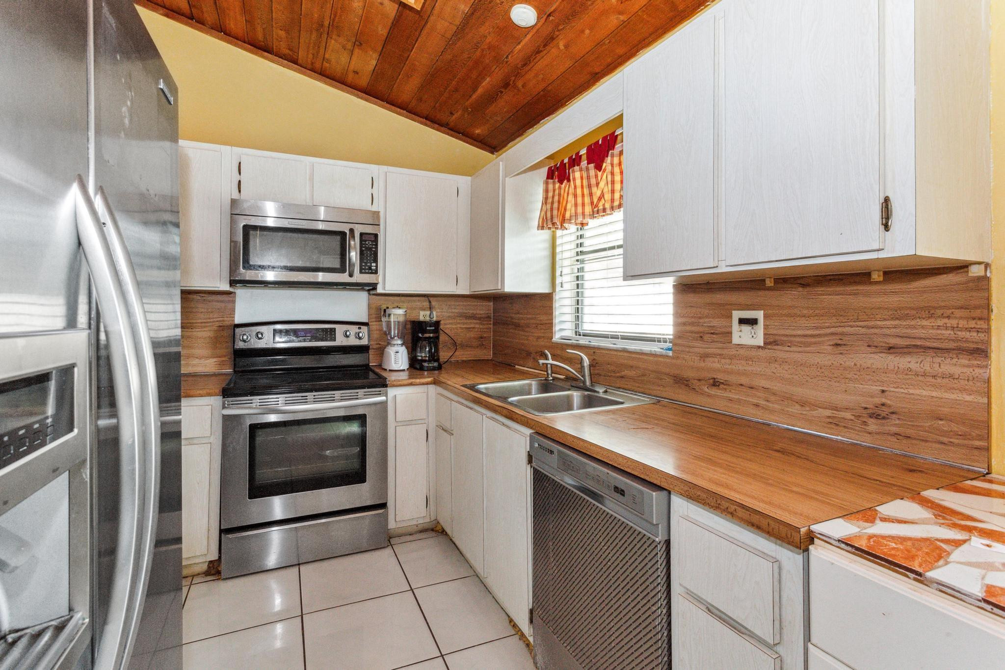7440 NW 37th St