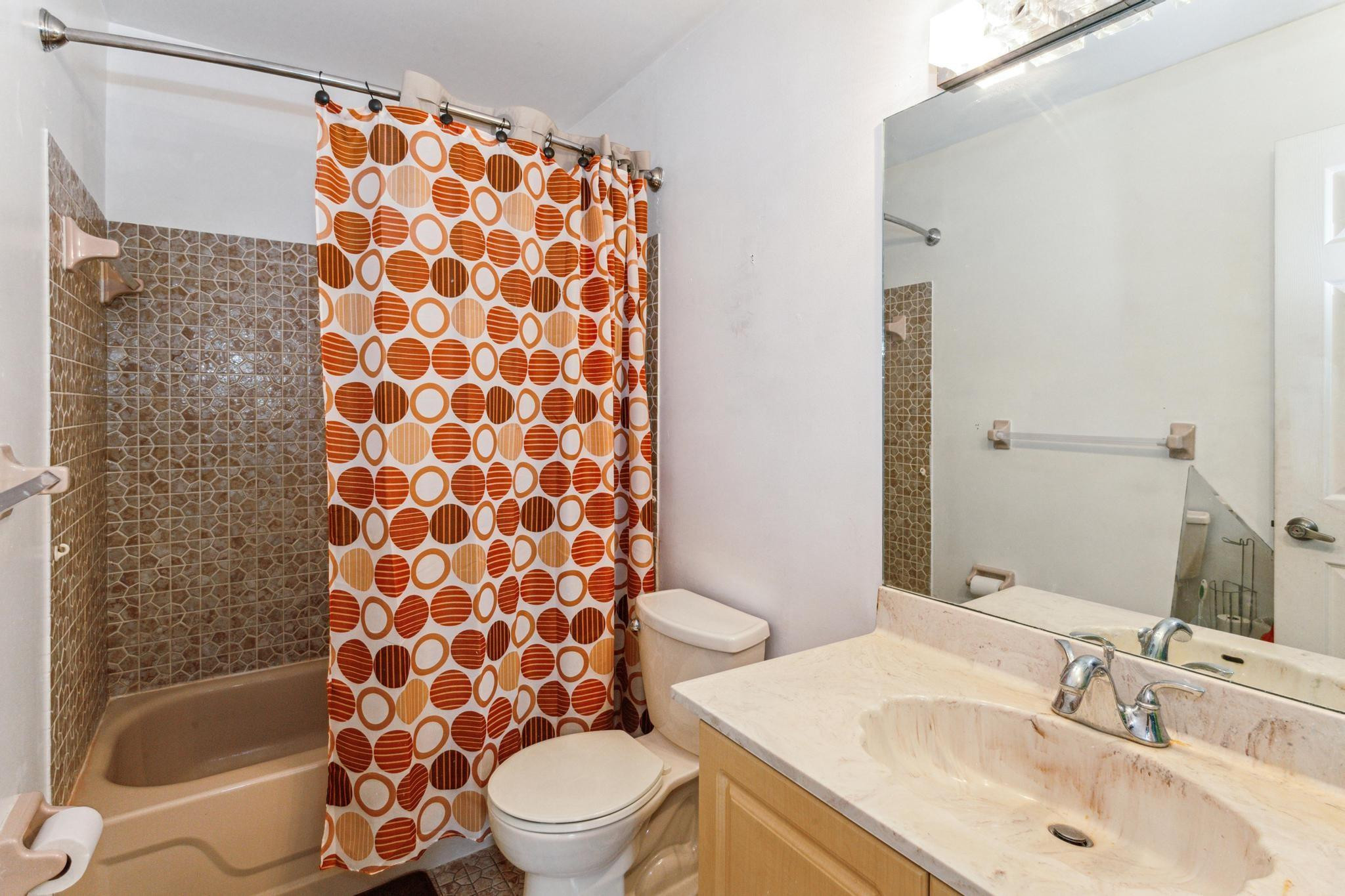 7440 NW 37th St