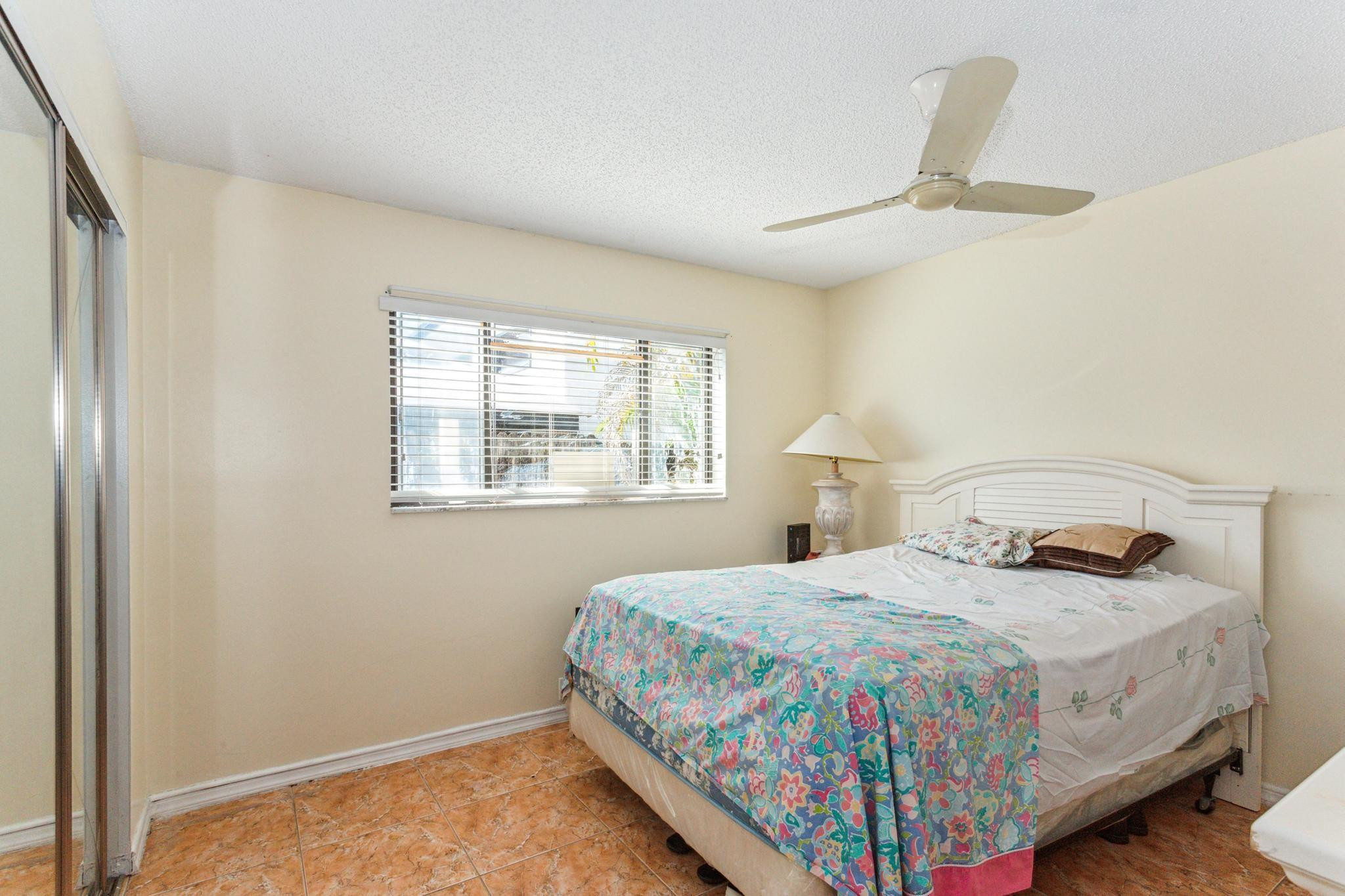 7440 NW 37th St