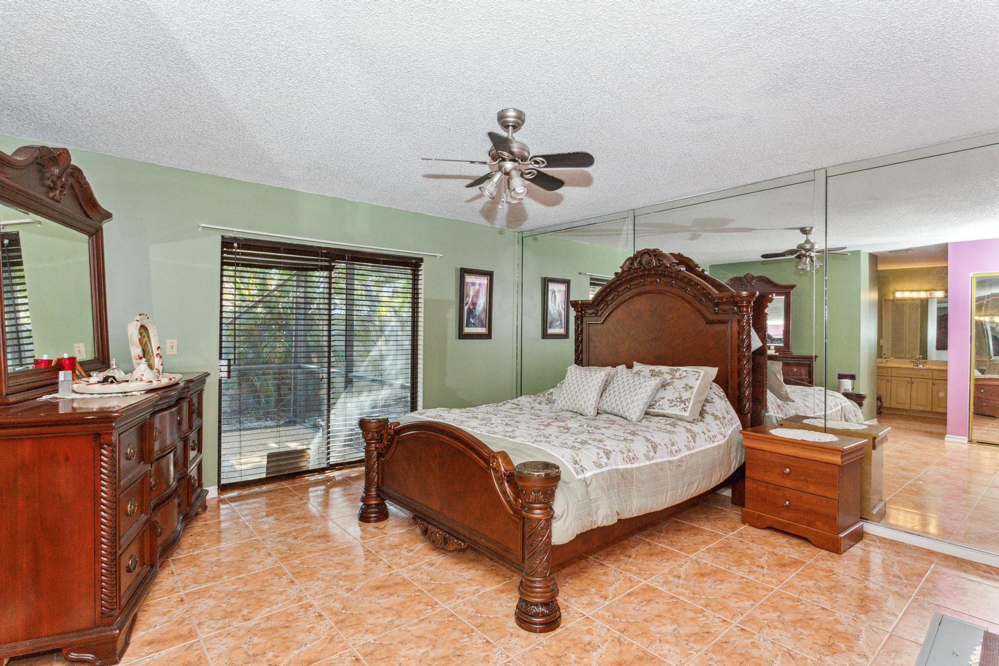 7440 NW 37th St
