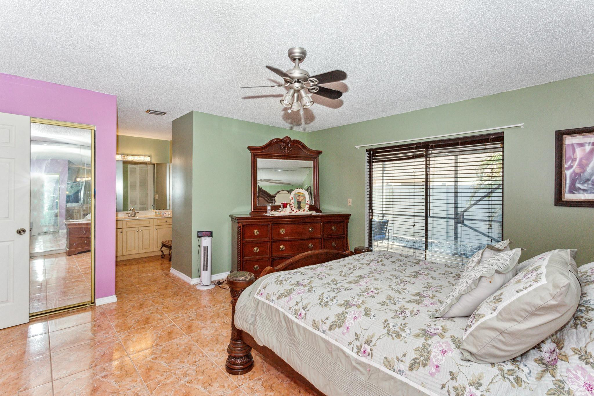 7440 NW 37th St