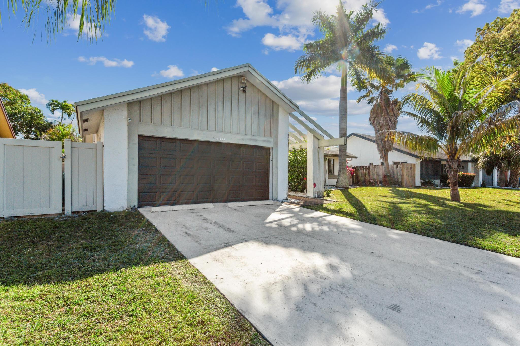 7440 NW 37th St